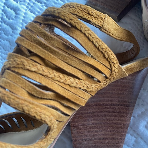 Vince Camuto Suede wedges - Picture 6 of 7